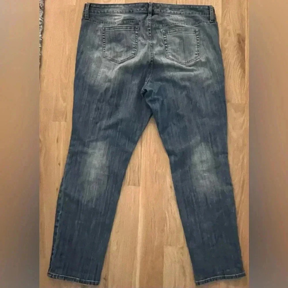 TORRID PREMIUM | women’s distressed BOYFRIEND denim jeans. Size: 20 - Picture 16 of 16
